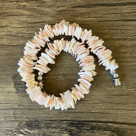 NWOT Pale pink and white shell bracelet beach jewelry - Picture 5 of 5